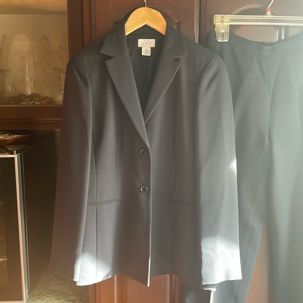 Ann Taylor Loft black female suit size 6.